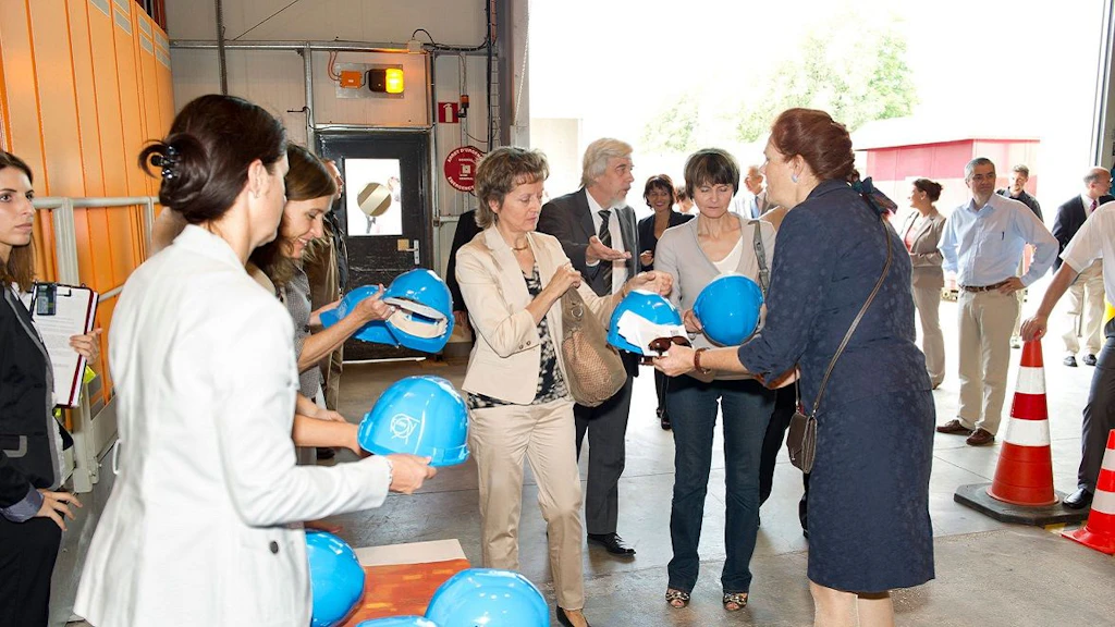 Bundespräsidentin Micheline Calmy-Rey führt den Bundesrat in den Kanton Genf. 1. Tag: Der Bundesrat besucht das CERN.