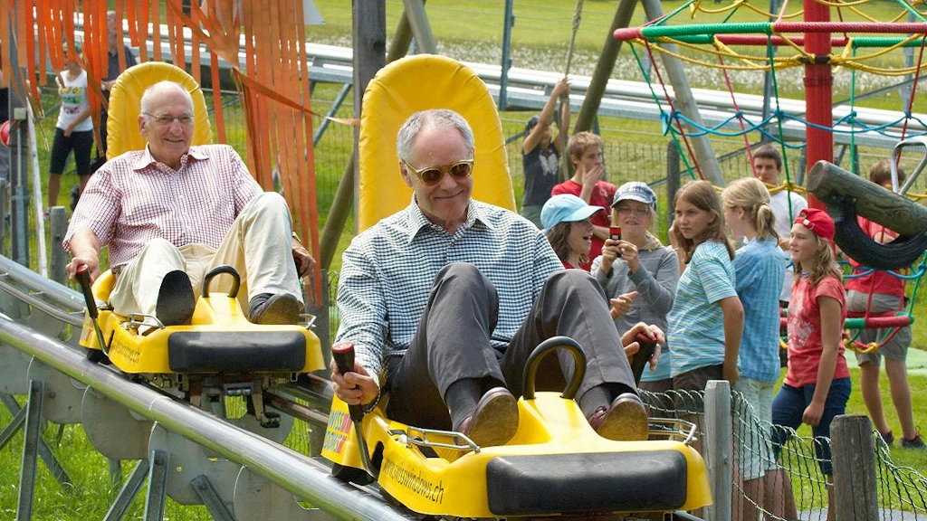 Bundespräsident Hans-Rudolf Merz führt den Bundesrat in die Kantone Appenzell-Innerrhoden und Appenzell-Ausserrhoden. 1. Tag: Fahrt auf der Kronberg-Rodelbahn in Jakobsbad.