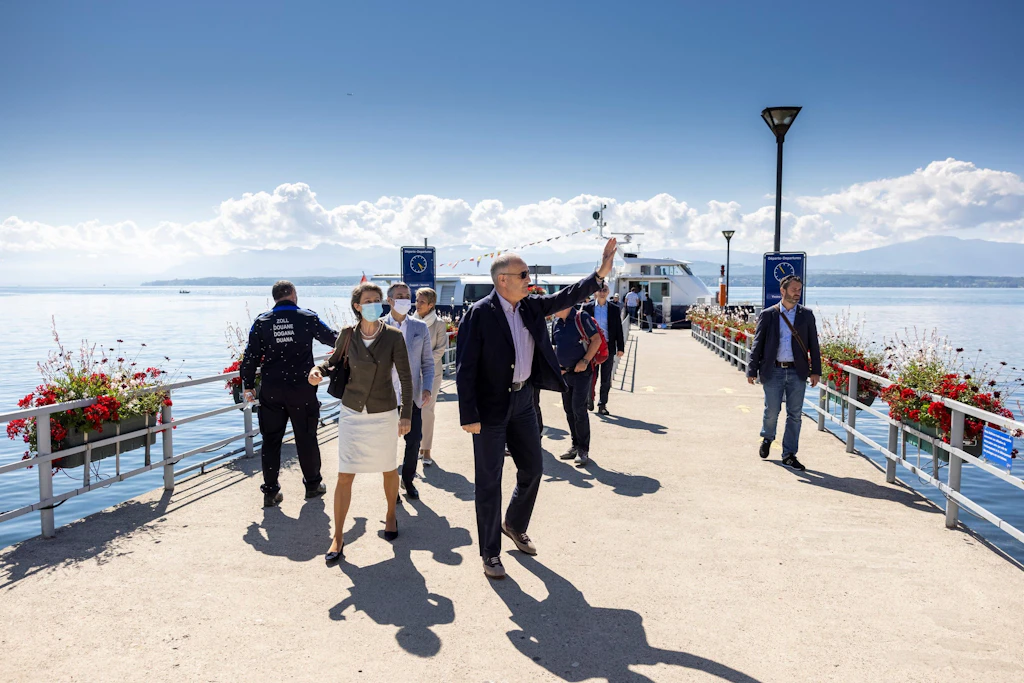 Bundespräsident Guy Parmelin führt den Bundesrat in den Kanton Waadt. 2. Tag: Schifffahrt auf dem Genfersee, Ankunft in Nyon.