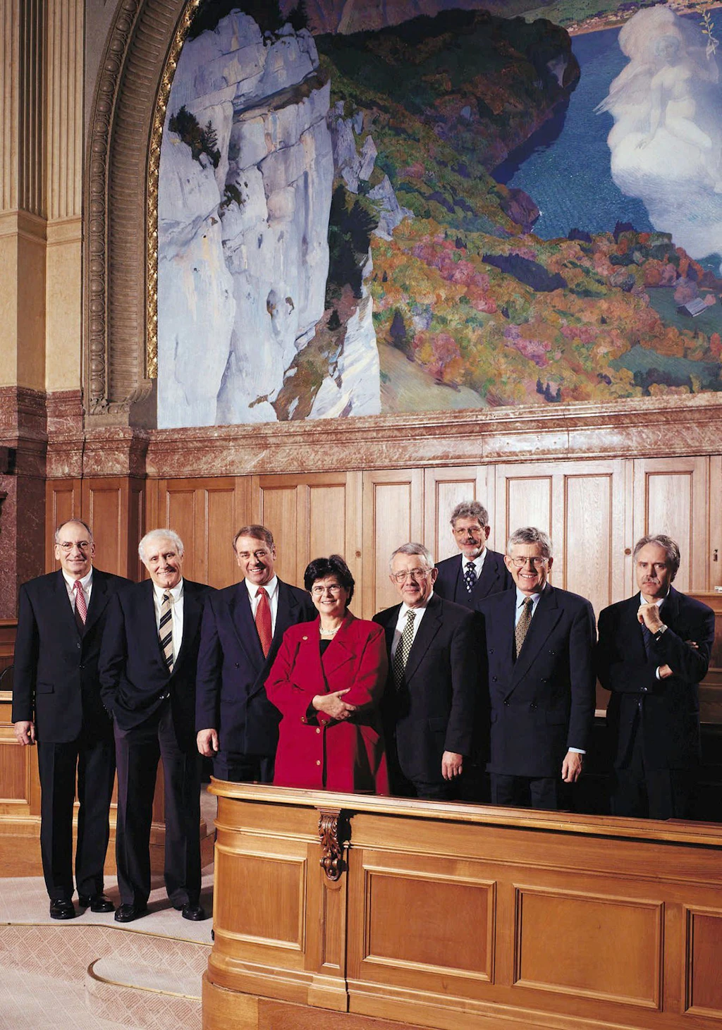 Le Conseil fédéral 1999 in corpore (de gauche à droite): le conseiller fédéral Pascal Couchepin, le conseiller fédéral Flavio Cotti, le conseiller fédéral Adolf Ogi, la présidente de la Confédération Ruth Dreifuss, le conseiller fédéral Arnold Koller, le chancelier de la Confédération François Couchepin, le conseiller fédéral Kaspar Villiger, le conseiller fédéral Moritz Leuenberger
