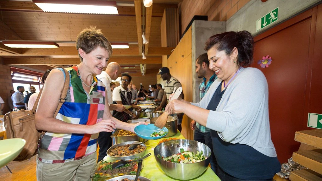 La Présidente de la Confédération, Simonetta Sommaruga, invite le Conseil fédéral dans le canton de Berne et dans le canton du Tessin. 1ère journée : Visite du centre cantonal de transit pour requérants d’asile à Riggisberg (BE).