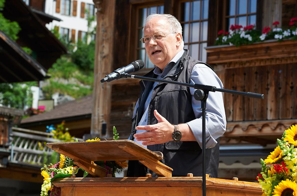 Il Presidente della Confederazione Schneider-Ammann guida il Consiglio federale nel canton Berna. 2° giorno: discorso e incontro con la popolazione a Saanen