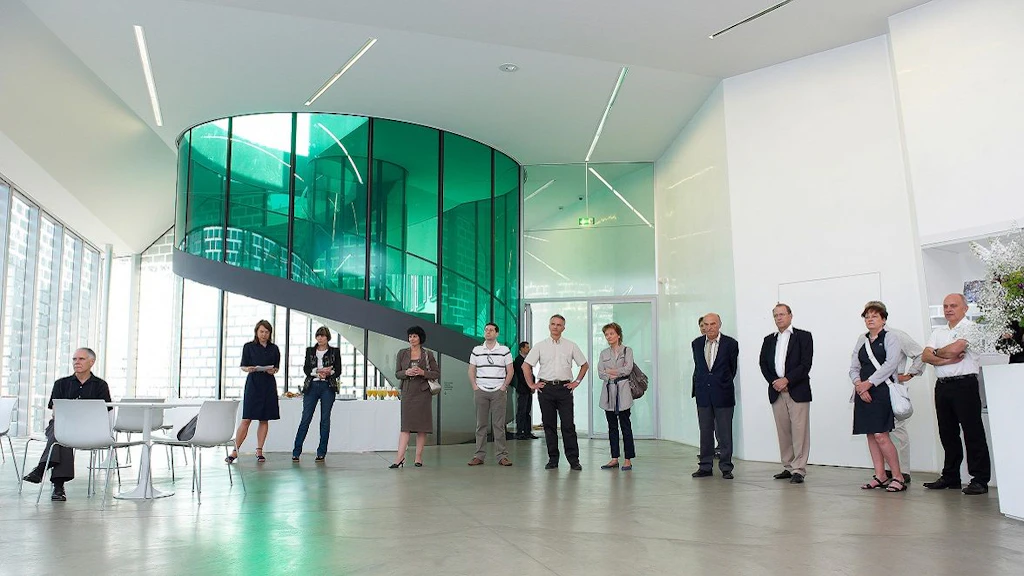 La Presidente della Confederazione Doris Leuthard accompagna il Consiglio federale in gita nel Canton Argovia.  1° giorno: il Consiglio federale visita il museo d'arte di Aarau.