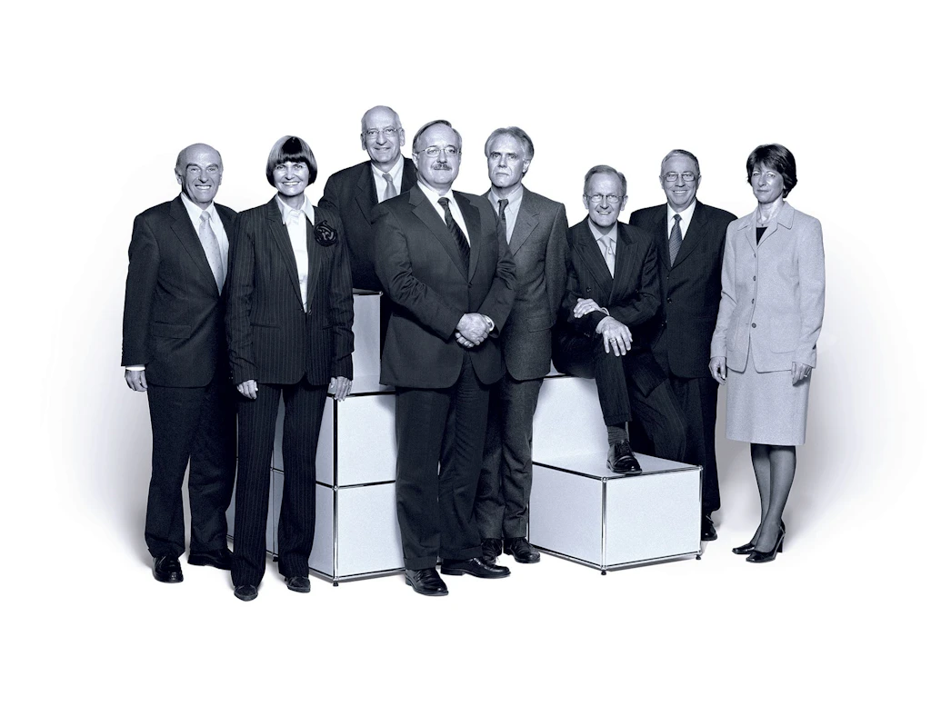Il Consiglio federale in corpore (da sinistra): il consigliere federale Hans-Rudolf Merz, la consigliera federale Micheline Calmy-Rey, il consigliere federale Pascal Couchepin, il presidente della Confederazione Samuel Schmid, il consigliere federale Moritz Leuenberger, il consigliere federale Joseph Deiss, il consigliere federale Christoph Blocher, la cancelliera della Confederazione Annemarie Huber-Hotz