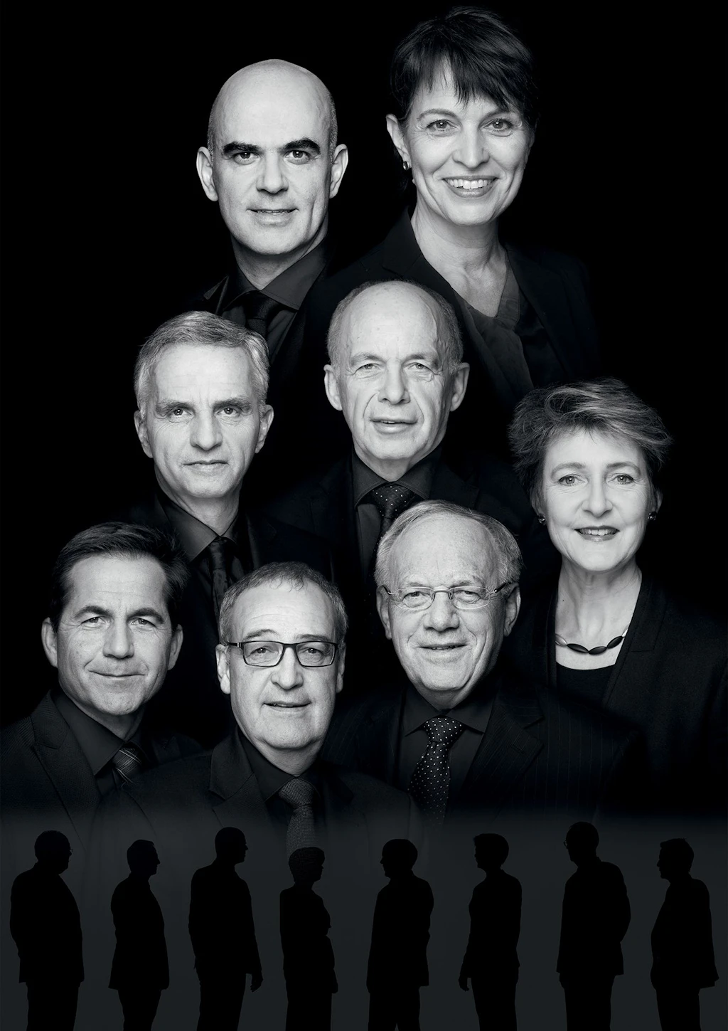 Il Consiglio federale in corpore 2017 (da destra a sinistra, partendo dall'alto): la presidente della Confederazione Doris Leuthard, il consigliere federale Alain Berset (vicepresidente), il consigliere federale Ueli Maurer, il consigliere federale Didier Burkhalter, la consigliera federale Simonetta Sommaruga; il consigliere federale Johann N. Schneider-Ammann, il consigliere federale Guy Parmelin, il cancelliere della Confederazione Walter Thurnherr.